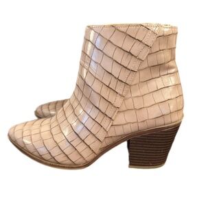 Scoop Faux Alligator Ankle Booties Heels Bone Nude Boho Western Women Sz 8
